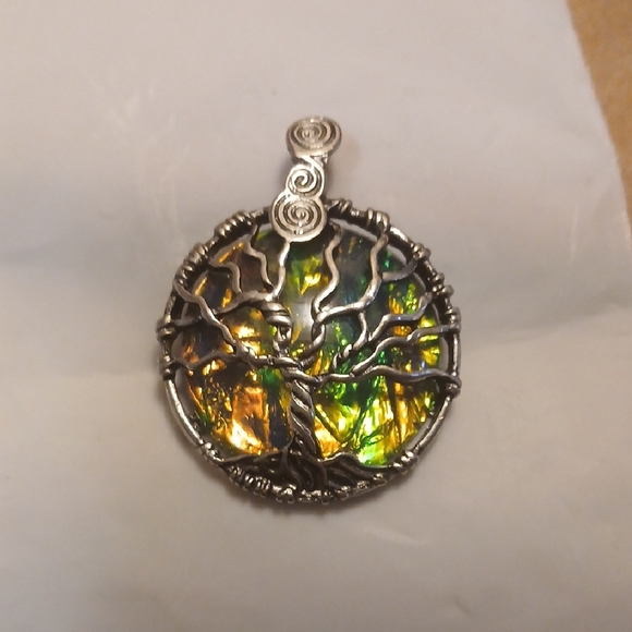 Jewelry - Stunning "TREE OF LIFE" Pendant